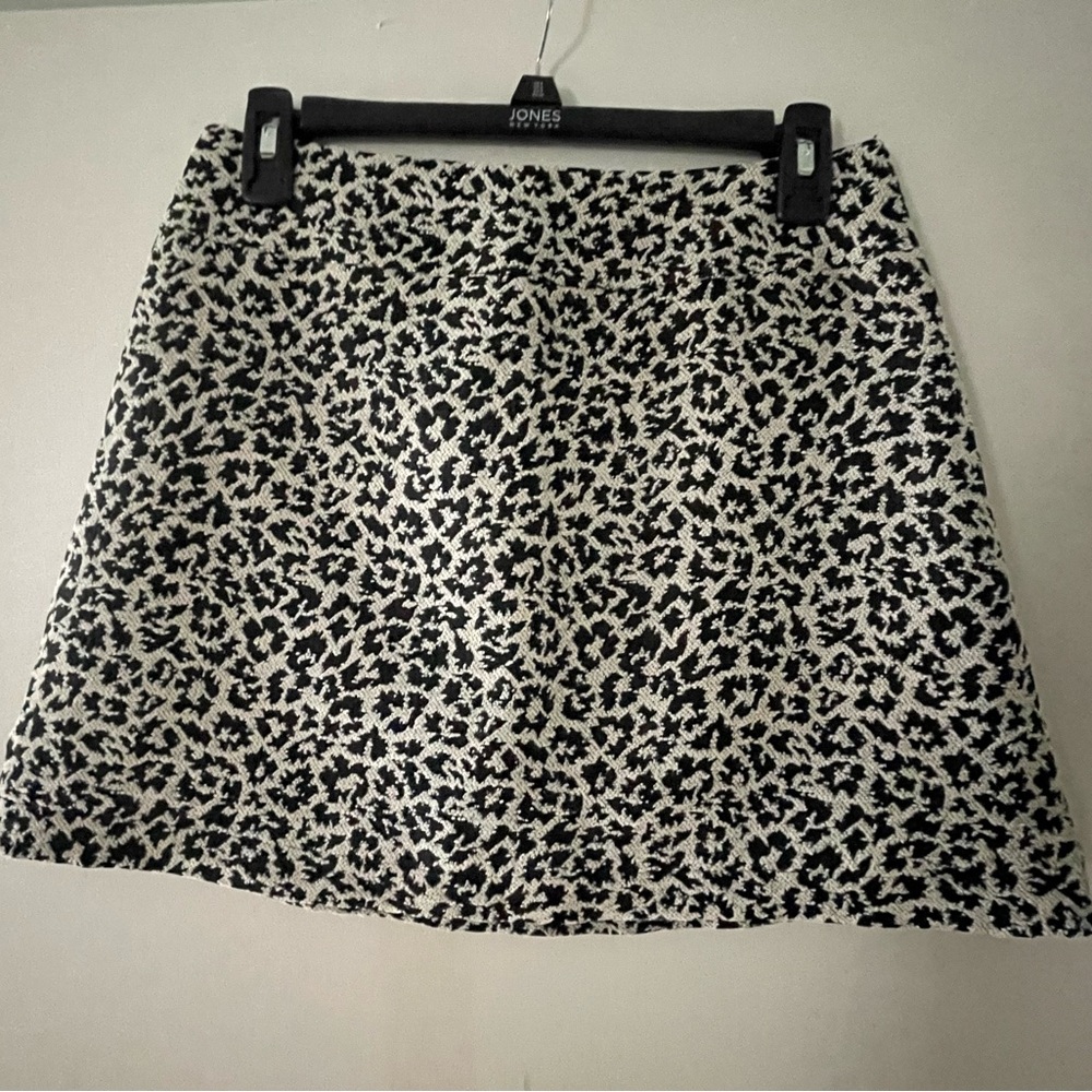 A&F mini skirt. Size XS. Black and white